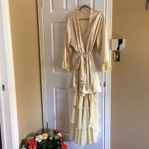 La Vie En Rose Gold Sleepwear with ruffled trim 🌷